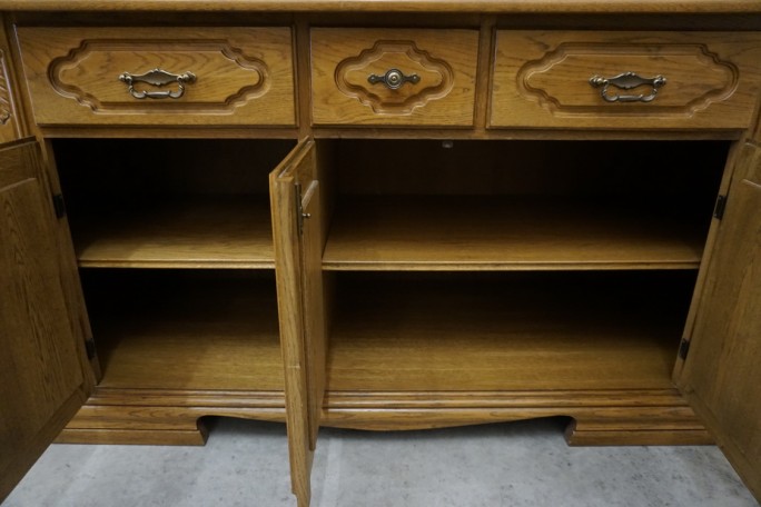 WITRYNA Z KOMODĄ DĘBOWA PODŚWIETLANA SZER. 185 CM