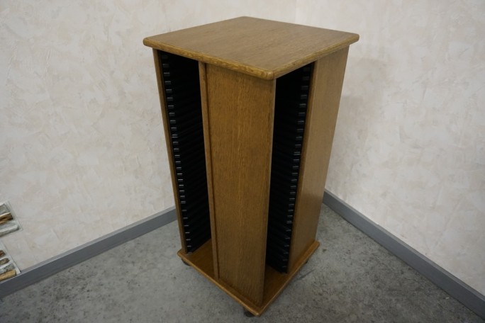 STOJAK DĘBOWY NA PŁYTY CD , DVD SZER. 35x35 CM