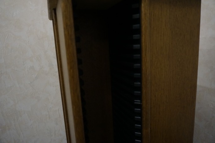 STOJAK DĘBOWY NA PŁYTY CD , DVD SZER. 35x35 CM