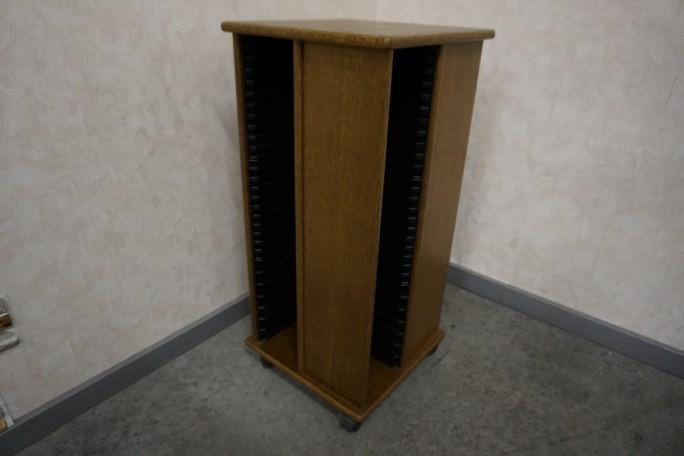 STOJAK DĘBOWY NA PŁYTY CD , DVD SZER. 35x35 CM