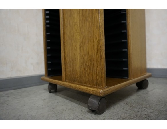 STOJAK DĘBOWY NA PŁYTY CD , DVD SZER. 35x35 CM