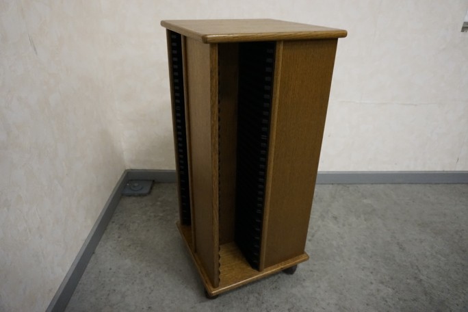 STOJAK DĘBOWY NA PŁYTY CD , DVD SZER. 35x35 CM