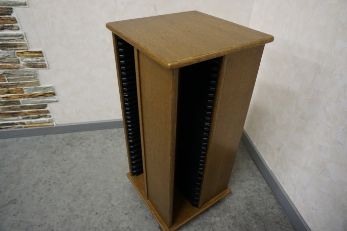 STOJAK DĘBOWY NA PŁYTY CD , DVD SZER. 35x35 CM