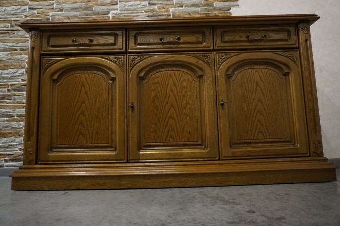 KOMODA DĘBOWA 3 DRZWIOWA SZER. 162 CM