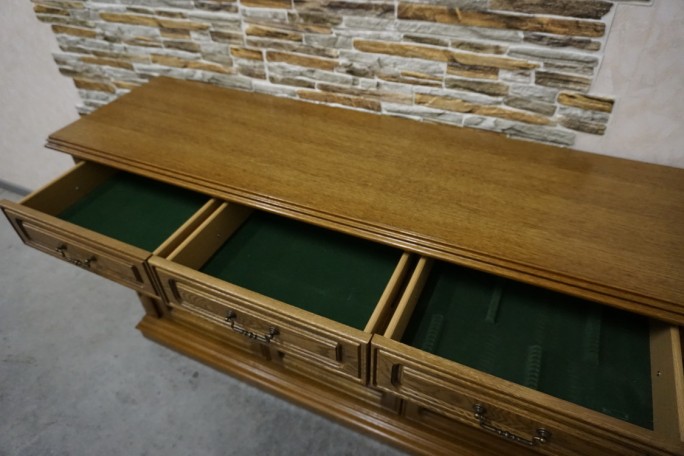 KOMODA DĘBOWA 3 DRZWIOWA SZER. 162 CM