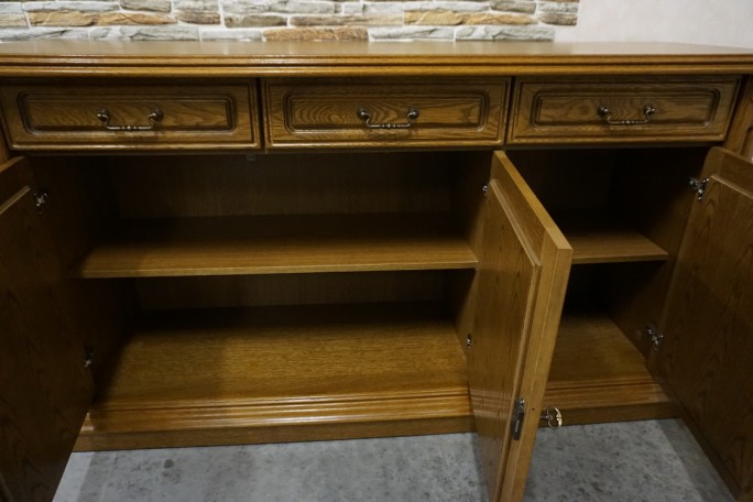 KOMODA DĘBOWA 3 DRZWIOWA SZER. 162 CM