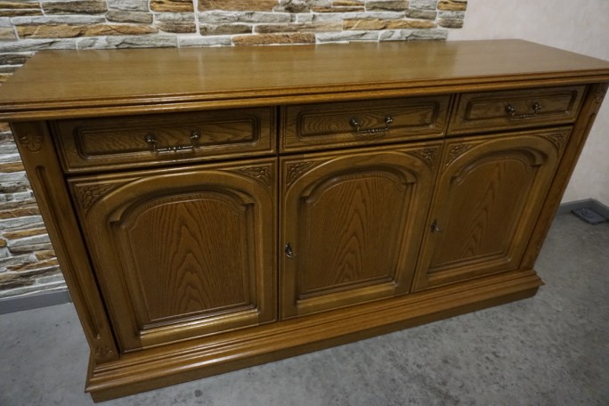 KOMODA DĘBOWA 3 DRZWIOWA SZER. 162 CM