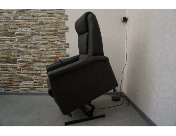 FOTEL ELEKTRYCZNY NA PILOTA SKÓRA NATURALNA FUNKCJA POMOCY WSTAWANIA