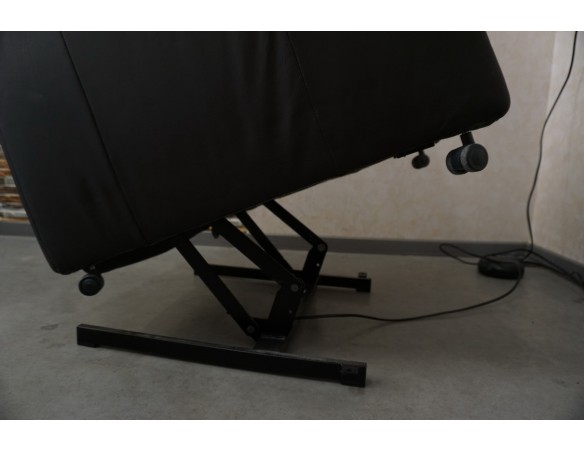 FOTEL ELEKTRYCZNY NA PILOTA SKÓRA NATURALNA FUNKCJA POMOCY WSTAWANIA