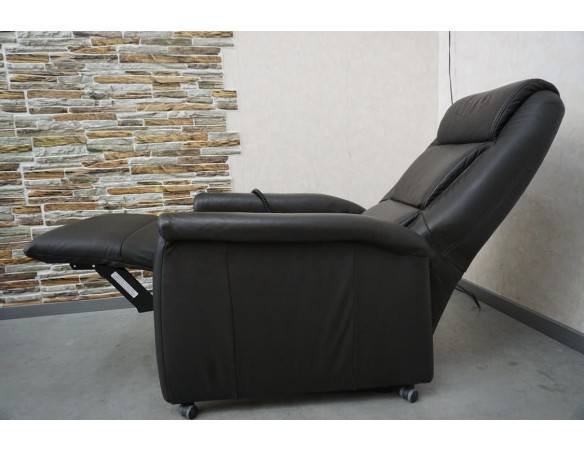 FOTEL ELEKTRYCZNY NA PILOTA SKÓRA NATURALNA FUNKCJA POMOCY WSTAWANIA