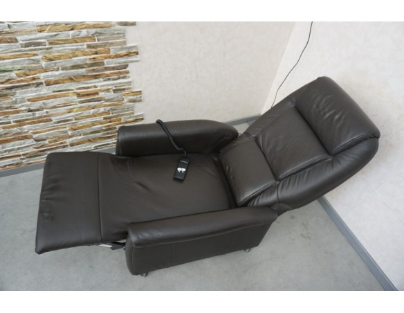 FOTEL ELEKTRYCZNY NA PILOTA SKÓRA NATURALNA FUNKCJA POMOCY WSTAWANIA