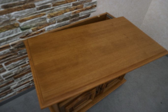 KOMÓDKA DĘBOWA RTV SZER. 88 CM