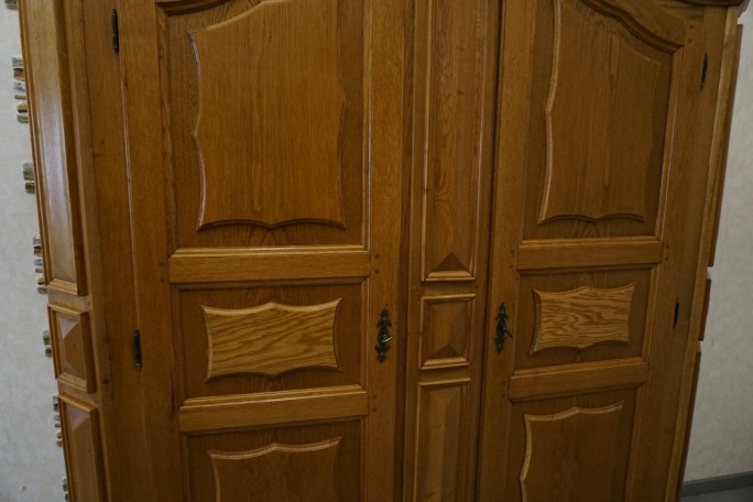 SZAFA DĘBOWA DWUDRZWIOWA SZER. 165 CM