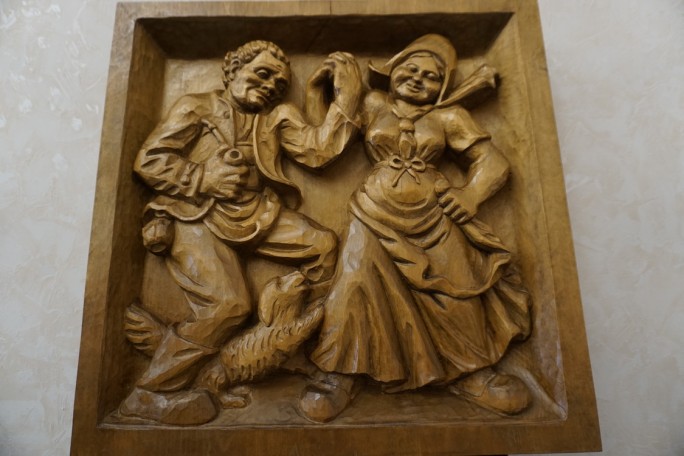 OBRAZ DĘBOWY RZEŹBIONY Z LITEGO DĘBU  48cm x 48 cm