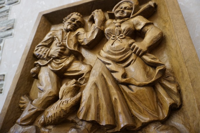 OBRAZ DĘBOWY RZEŹBIONY Z LITEGO DĘBU  48cm x 48 cm