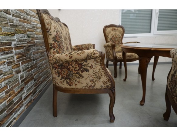 ZESTAW CHIPPENDALE SOFA 2 OS. + 2 FOTELE + ŁAWA Z RAFIĄ