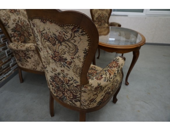 ZESTAW CHIPPENDALE SOFA 2 OS. + 2 FOTELE + ŁAWA Z RAFIĄ