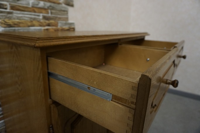 KOMODA DĘBOWA 2 DRZWIOWA SZER. 94 CM