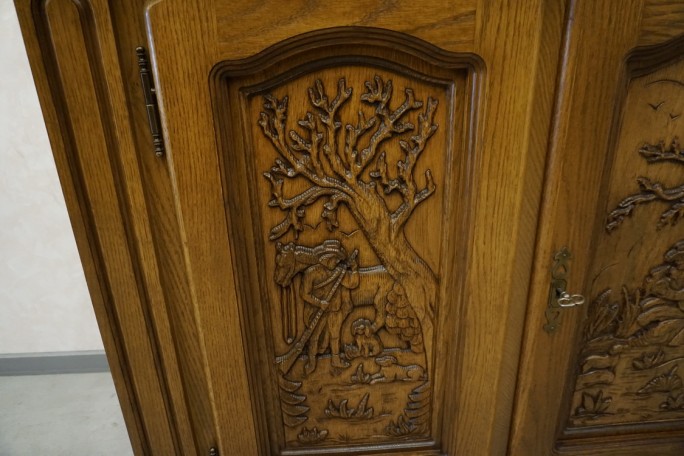 KOMODA DĘBOWA WYSOKA MYŚLIWSKI MOTYW 3 DRZWIOWA...