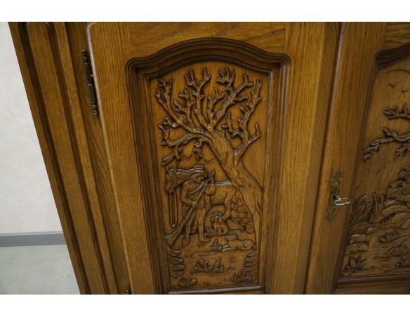 KOMODA DĘBOWA WYSOKA MYŚLIWSKI MOTYW 3 DRZWIOWA SZER. 220 CM