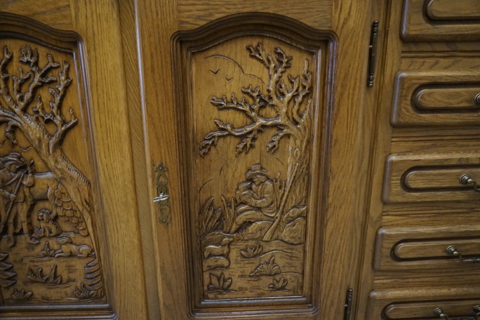 KOMODA DĘBOWA WYSOKA MYŚLIWSKI MOTYW 3 DRZWIOWA...