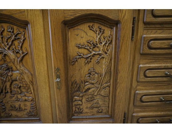 KOMODA DĘBOWA WYSOKA MYŚLIWSKI MOTYW 3 DRZWIOWA SZER. 220 CM