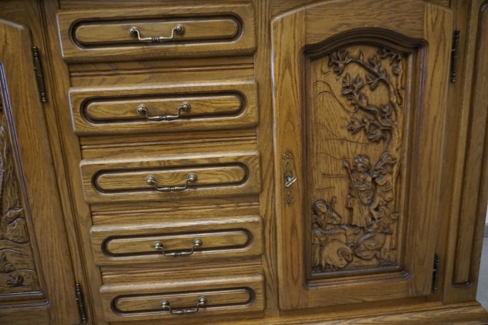 KOMODA DĘBOWA WYSOKA MYŚLIWSKI MOTYW 3 DRZWIOWA...