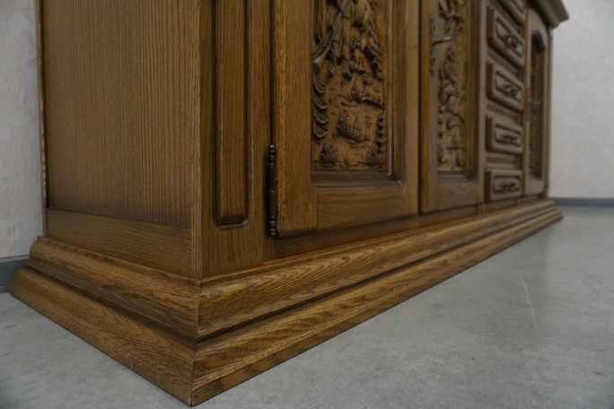 KOMODA DĘBOWA WYSOKA MYŚLIWSKI MOTYW 3 DRZWIOWA...