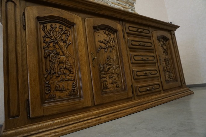 KOMODA DĘBOWA WYSOKA MYŚLIWSKI MOTYW 3 DRZWIOWA...