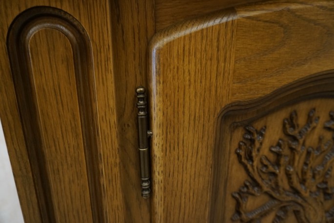 KOMODA DĘBOWA WYSOKA MYŚLIWSKI MOTYW 3 DRZWIOWA...