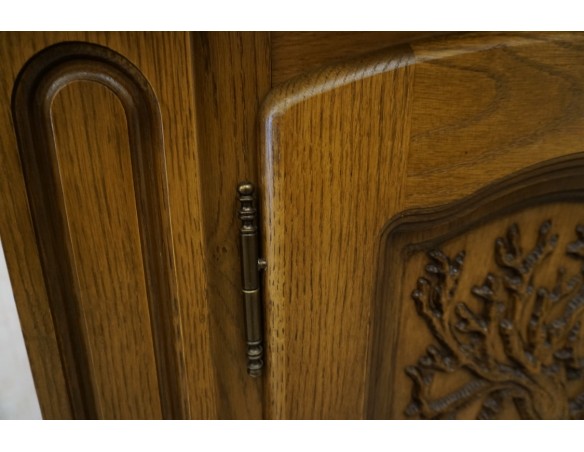 KOMODA DĘBOWA WYSOKA MYŚLIWSKI MOTYW 3 DRZWIOWA SZER. 220 CM