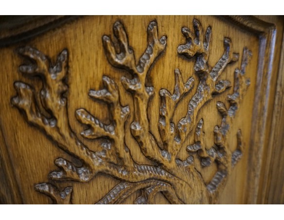 KOMODA DĘBOWA WYSOKA MYŚLIWSKI MOTYW 3 DRZWIOWA SZER. 220 CM