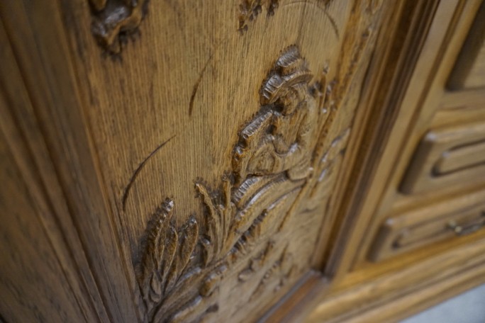 KOMODA DĘBOWA WYSOKA MYŚLIWSKI MOTYW 3 DRZWIOWA...