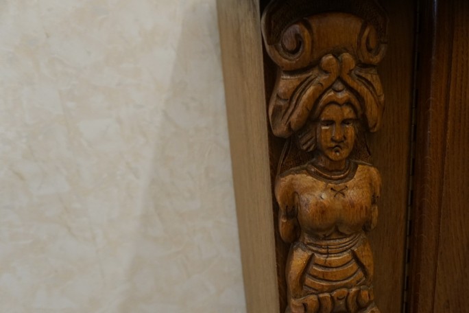 KOMODA DĘBOWA MOTYW MYŚLIWSKI RZEŹBIONA 3...