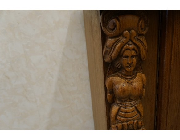 KOMODA DĘBOWA MOTYW MYŚLIWSKI RZEŹBIONA 3 DRZWIOWA SZER. 245 CM