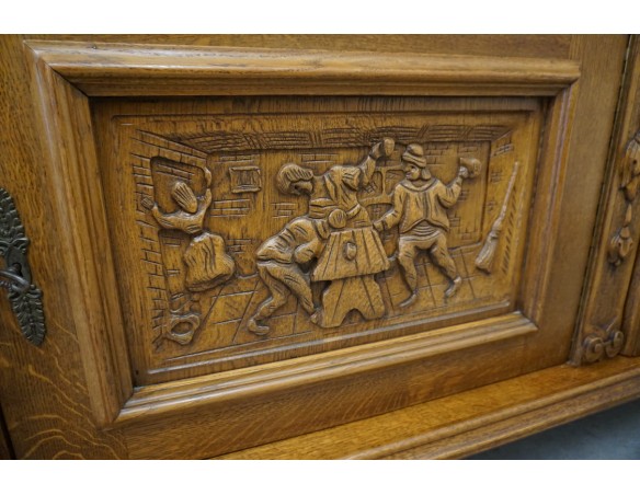 KOMODA DĘBOWA MOTYW MYŚLIWSKI RZEŹBIONA 3 DRZWIOWA SZER. 245 CM