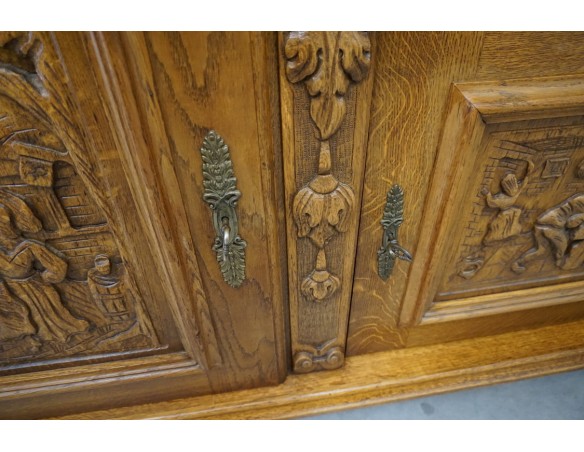 KOMODA DĘBOWA MOTYW MYŚLIWSKI RZEŹBIONA 3 DRZWIOWA SZER. 245 CM