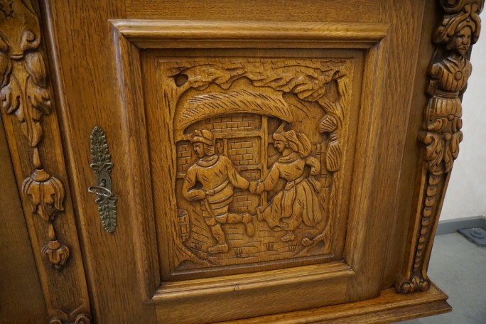 KOMODA DĘBOWA MOTYW MYŚLIWSKI RZEŹBIONA 3...