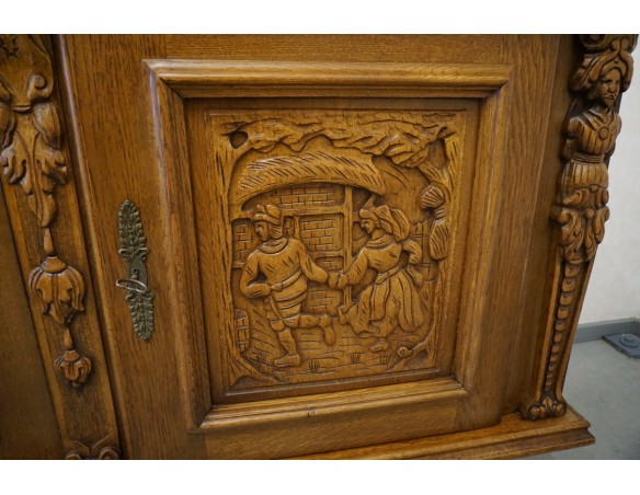 KOMODA DĘBOWA MOTYW MYŚLIWSKI RZEŹBIONA 3 DRZWIOWA SZER. 245 CM