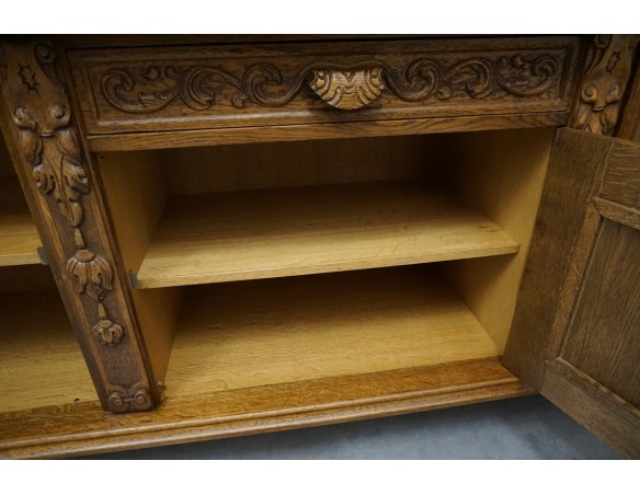 KOMODA DĘBOWA MOTYW MYŚLIWSKI RZEŹBIONA 3 DRZWIOWA SZER. 245 CM