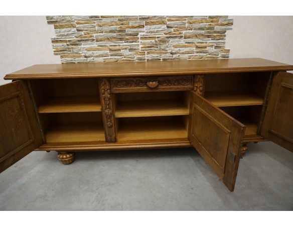 KOMODA DĘBOWA MOTYW MYŚLIWSKI RZEŹBIONA 3 DRZWIOWA SZER. 245 CM