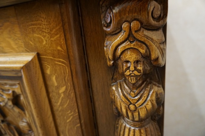 KOMODA DĘBOWA RZĘŹBIONA Z NADSTAWKĄ SZER. 245 CM