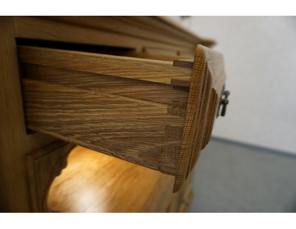 KOMODA WYSOKA Z LITEGO DĘBU PODŚWIETLANA SUPER SZER. 192 CM