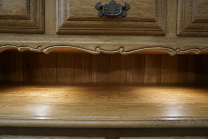 KOMODA WYSOKA Z LITEGO DĘBU PODŚWIETLANA SUPER...