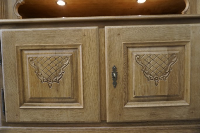 KOMODA WYSOKA Z LITEGO DĘBU PODŚWIETLANA SUPER...