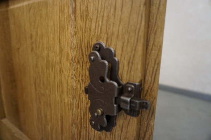 KOMODA WYSOKA Z LITEGO DĘBU PODŚWIETLANA SUPER...