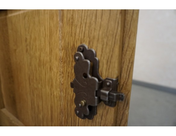 KOMODA WYSOKA Z LITEGO DĘBU PODŚWIETLANA SUPER SZER. 192 CM