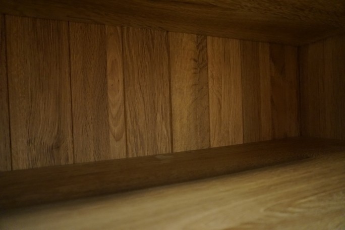 KOMODA WYSOKA Z LITEGO DĘBU PODŚWIETLANA SUPER...