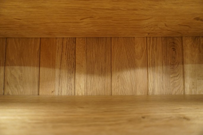 KOMODA WYSOKA Z LITEGO DĘBU PODŚWIETLANA SUPER...