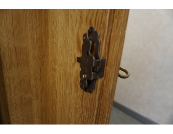 KOMODA WYSOKA Z LITEGO DĘBU PODŚWIETLANA SUPER SZER. 192 CM